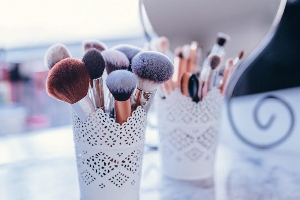 How to clean makeup brushes