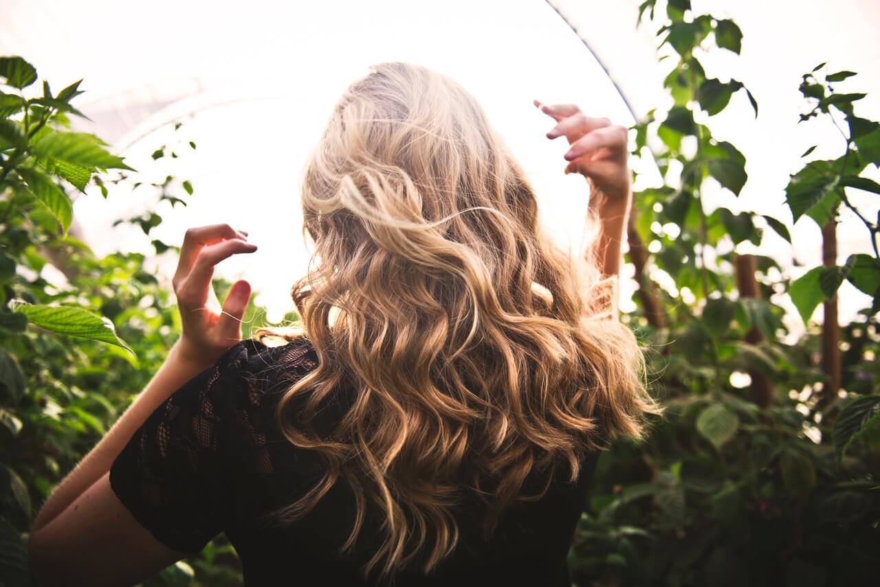 Can naturally curly hair be permed?