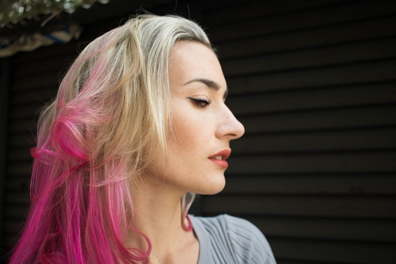 How to get rid of pink hair after bleaching in 4 steps