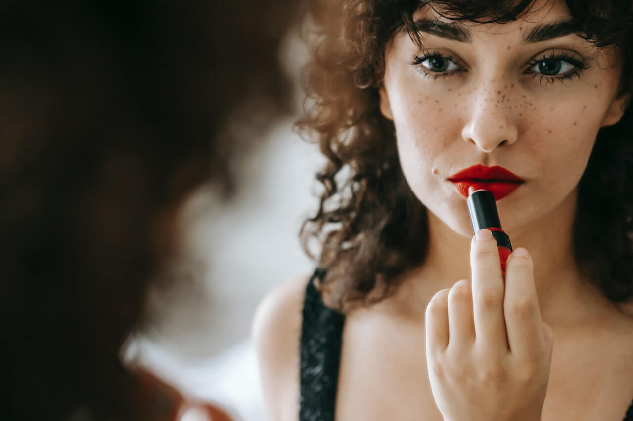 How to Ask a Girl to Wear Makeup