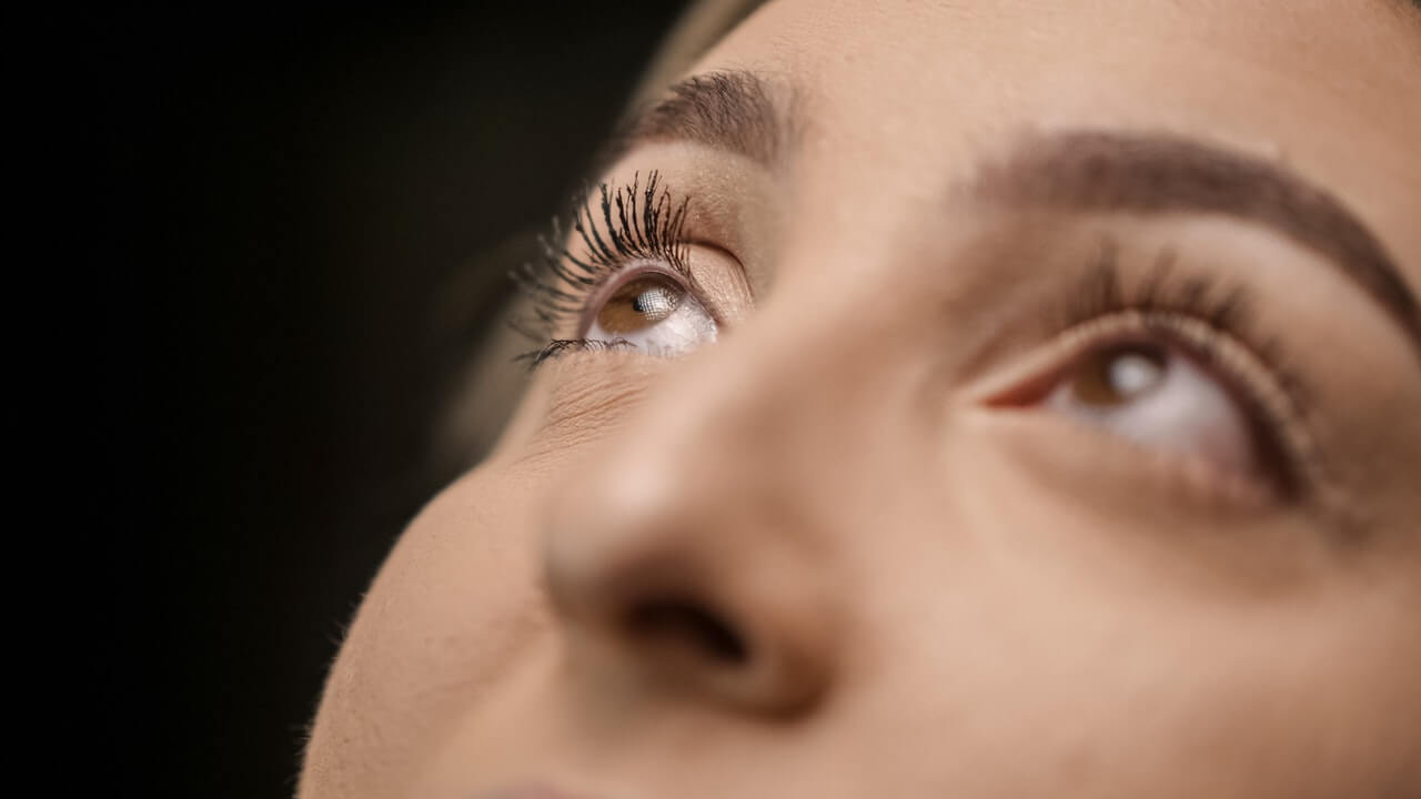 Did you know that you can wear false eyelashes without makeup?