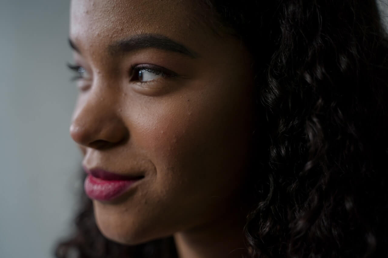 How to Style Your Curly Hair Without a Part