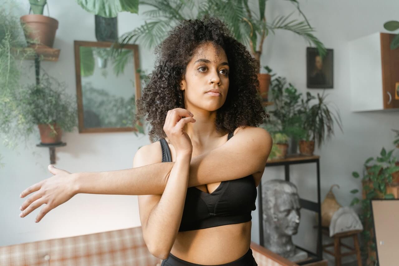 How to Weigh Down Curly Hair