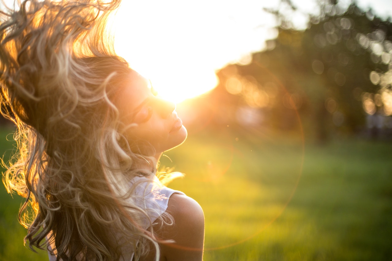 How to keep curly hair out of your face
