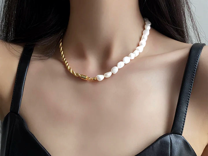 Accessorizing 101: Finding Your Match in a Trendy Necklace