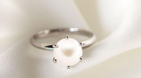 What are Some Ways to Determine If a Pearl Ring is Authentic?