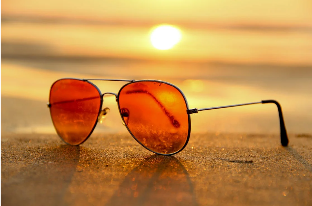 How to Achieve the Perfect Summer Glow: Beauty Tips and Fashion Pairings